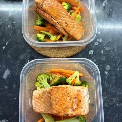 Salmón con brocoli y coliflor