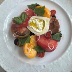 Heirloom tomato and burrata salad