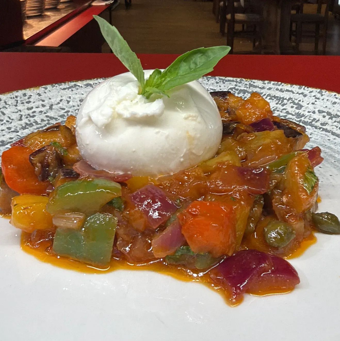 Caponata mit Burrata