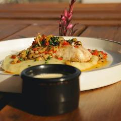 dos colin nacré, écraser purée maison, brunoise de légume et sa sauce citronné