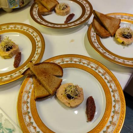 Foie gras maison à la clémentine et gingembre, chutney de coing et poivre de Sichuan