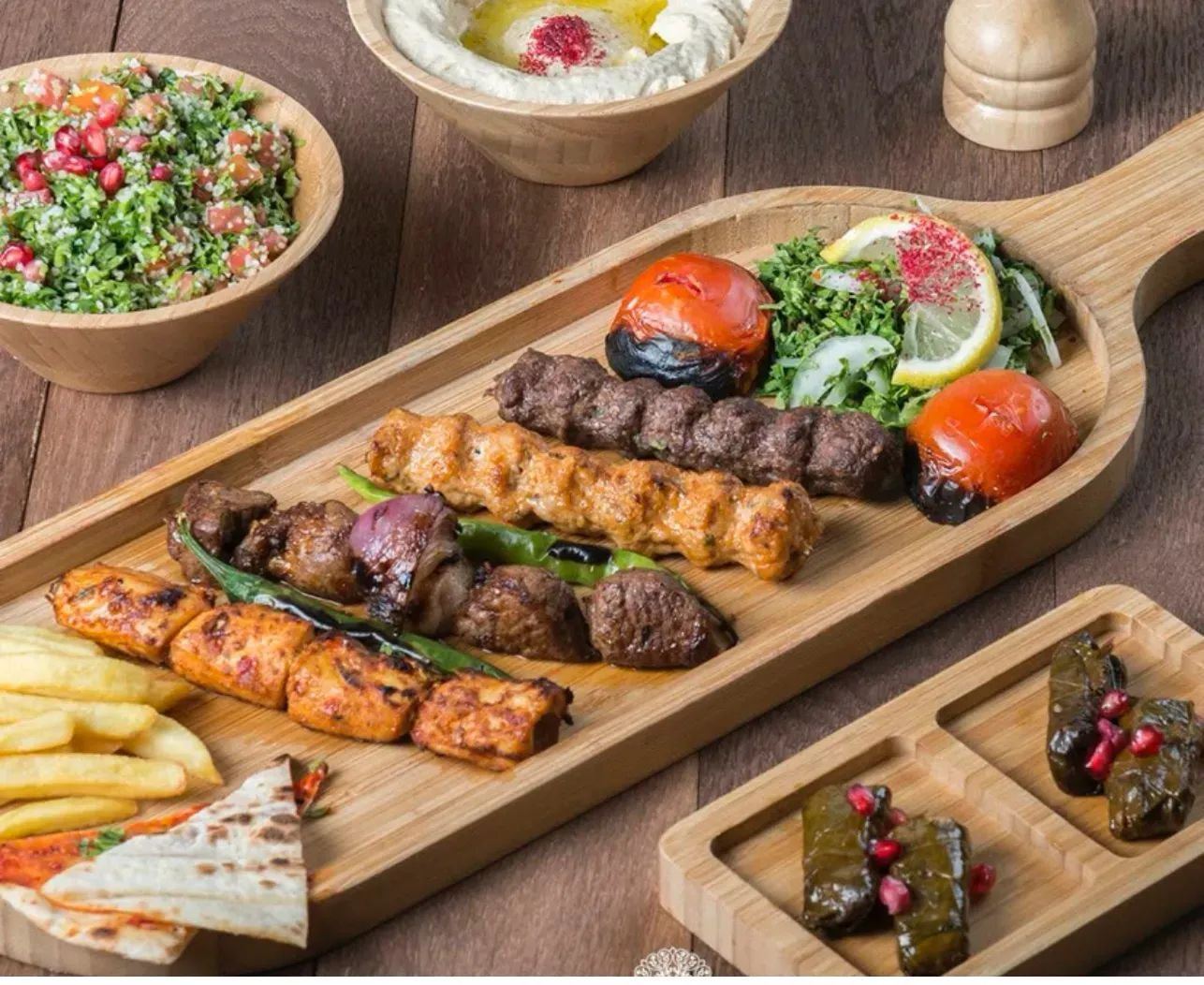 دجاج ولحم مشوي