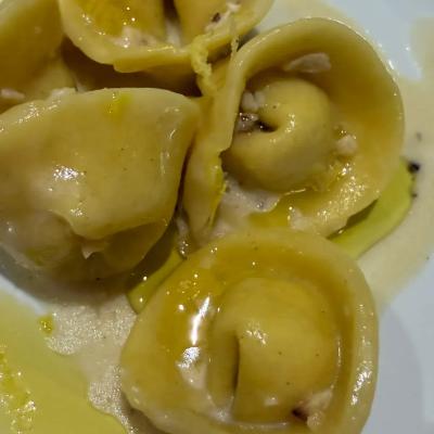 Cacio e pepe tortellini, lemon essence