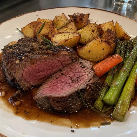 Rinderfilet mit Rosmarin-Kartoffeln & Rotweinjus