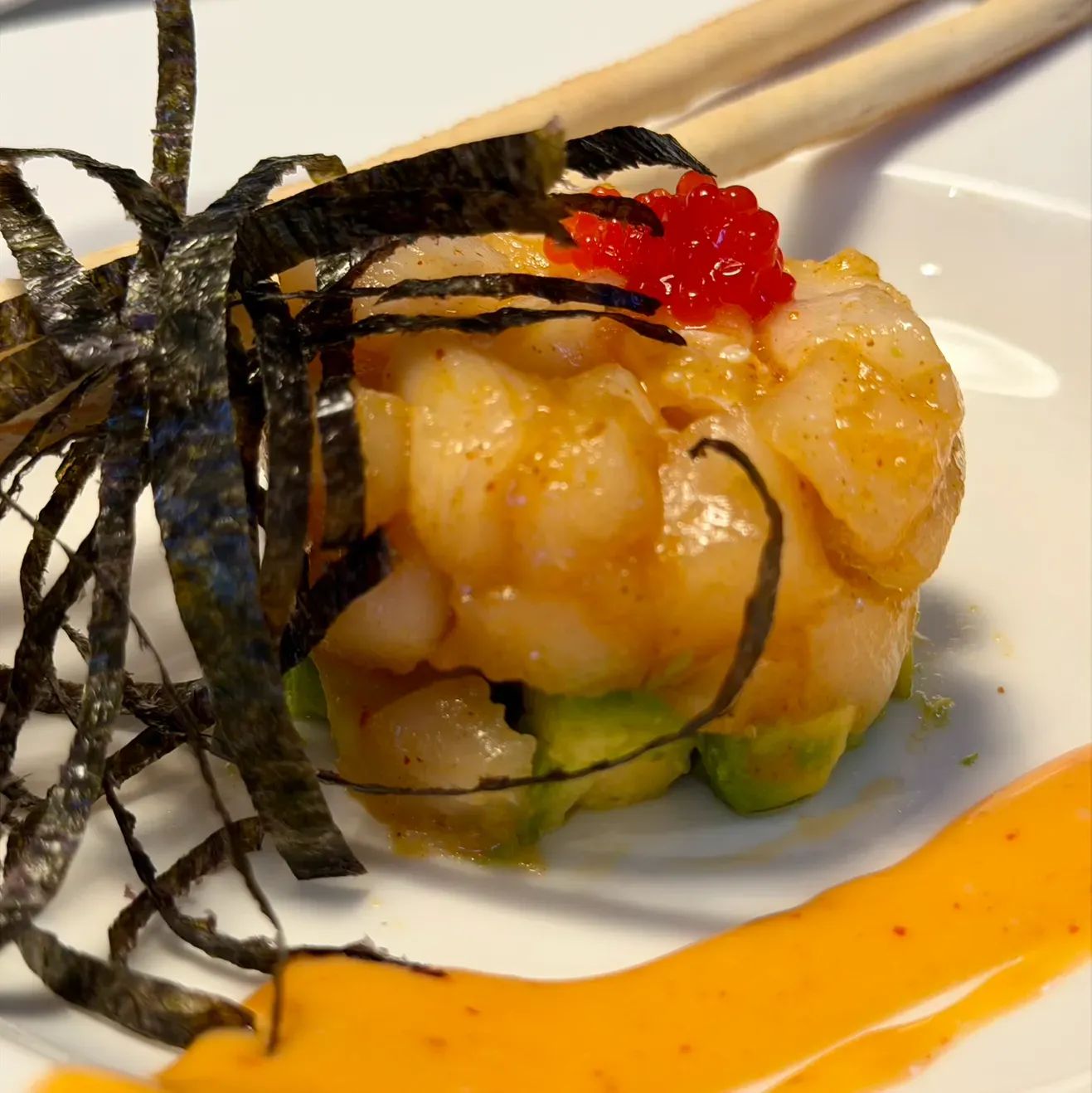 tartar de pez mantequilla y kimchi