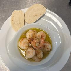 garlic prawns served with warm bread