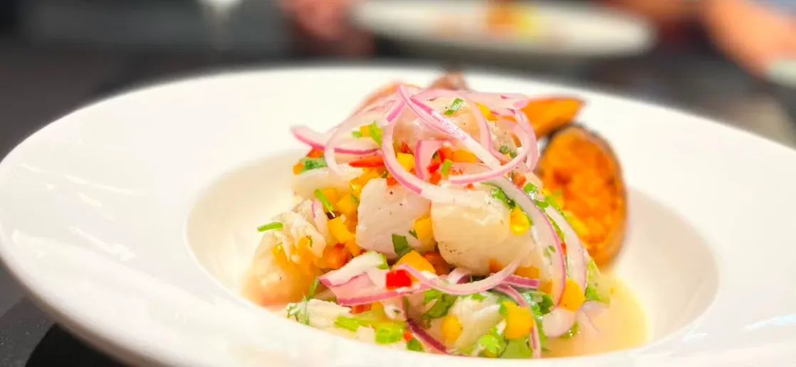Ceviche péruvien traditionnel de corvina