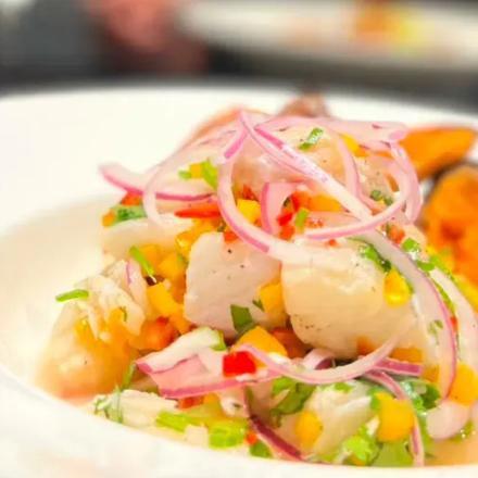 Ceviche péruvien traditionnel de corvina