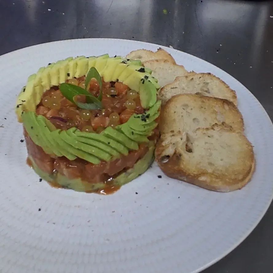 tartar de salmón