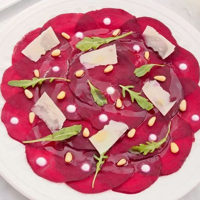 Carpaccio de tomate y remolacha