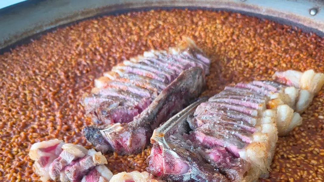 Paella de carne madurada